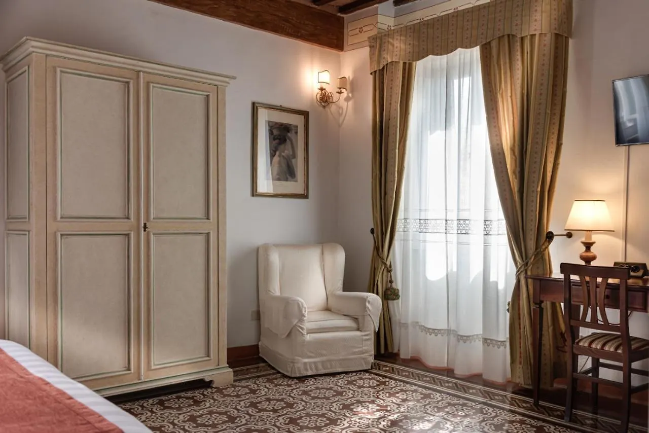 Palazzo Di Valli Hotel Siena 3*,